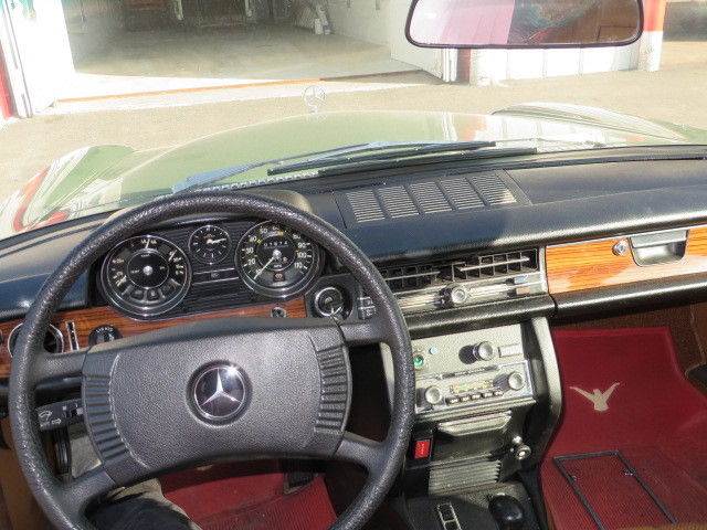 1975 Green Mercedes-Benz 300-Series Sedan