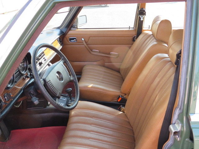 1975 Green Mercedes-Benz 300-Series Sedan