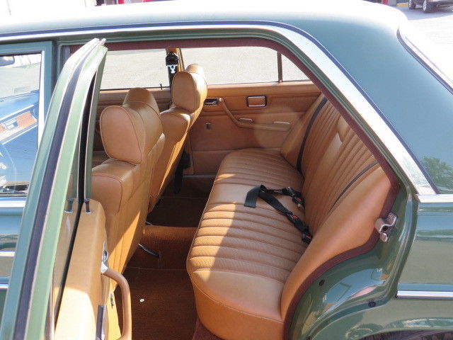 1975 Green Mercedes-Benz 300-Series Sedan