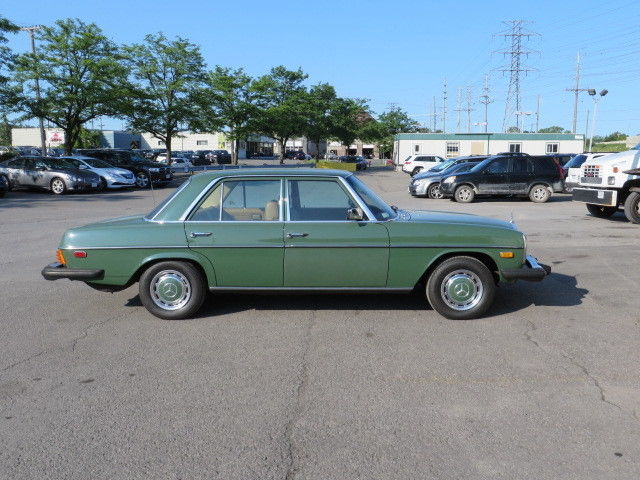 1975 Green Mercedes-Benz 300-Series Sedan
