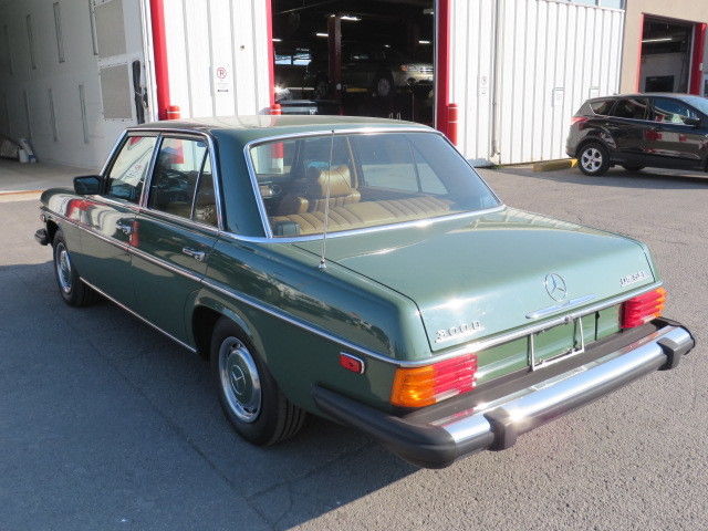 1975 Green Mercedes-Benz 300-Series Sedan