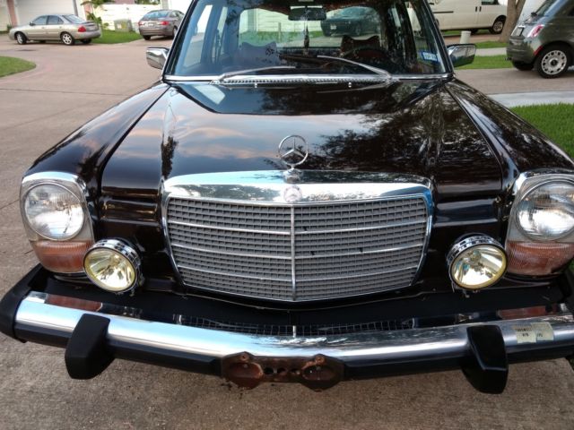 1975 Brown Mercedes-Benz 300-Series Sedan