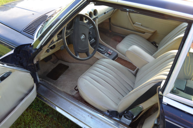 1975 Blue Mercedes-Benz 400-Series Convertible