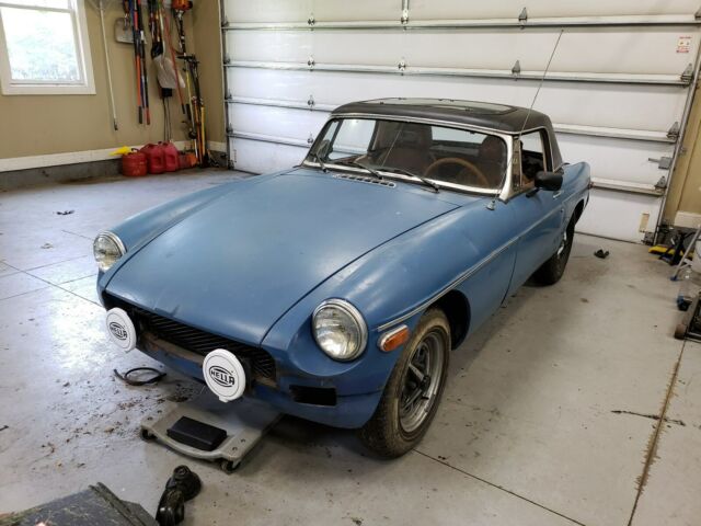 1975 blue MG MGB Convertible