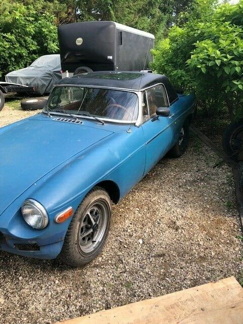1975 blue MG MGB Convertible