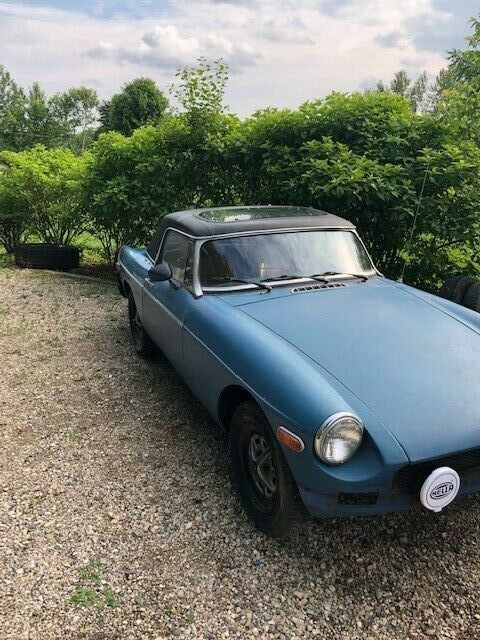1975 blue MG MGB Convertible