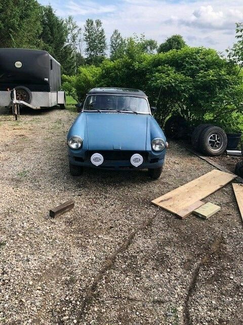 1975 blue MG MGB Convertible