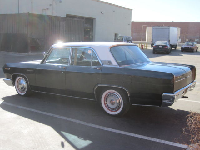 1975 Black/White Top Mitsubishi DEBONAIR Sedan