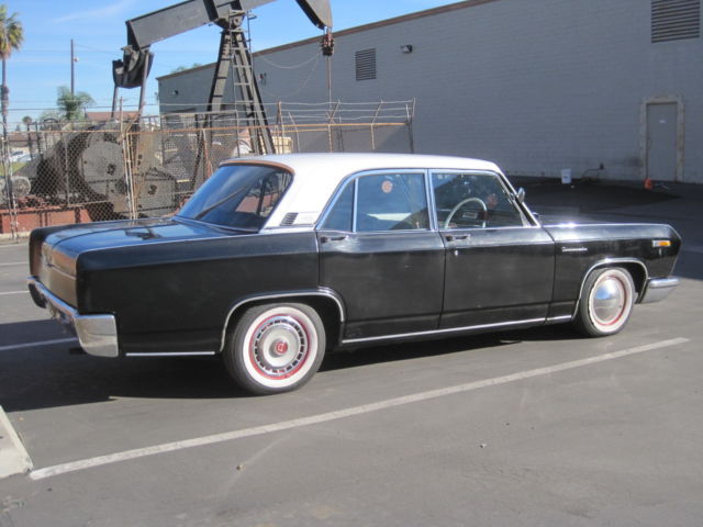 1975 Black/White Top Mitsubishi DEBONAIR Sedan