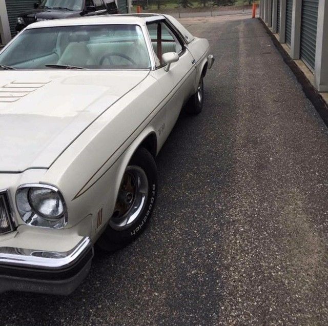 1975 White Oldsmobile Cutlass Coupe