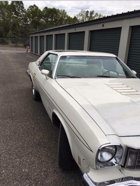 1975 White Oldsmobile Cutlass Coupe