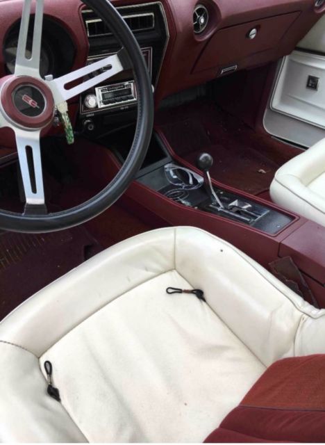 1975 White Oldsmobile Cutlass Coupe