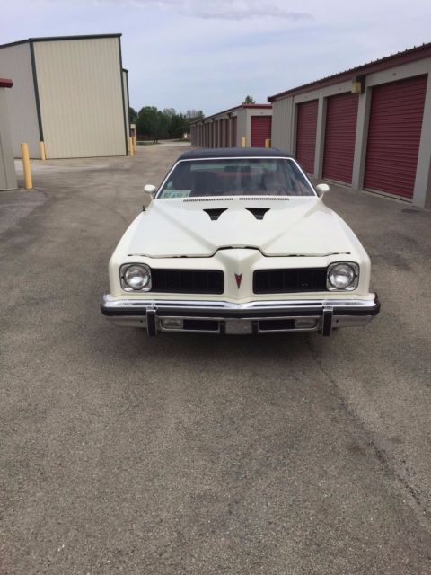 1975 White Pontiac Le Mans Coupe