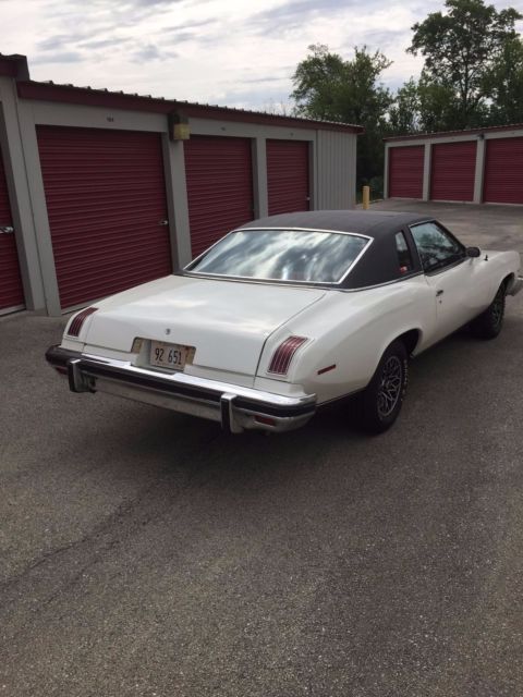 1975 White Pontiac Le Mans Coupe