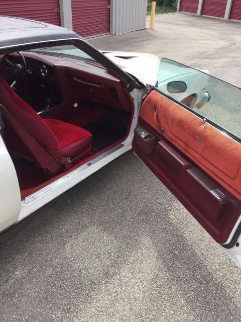 1975 White Pontiac Le Mans Coupe