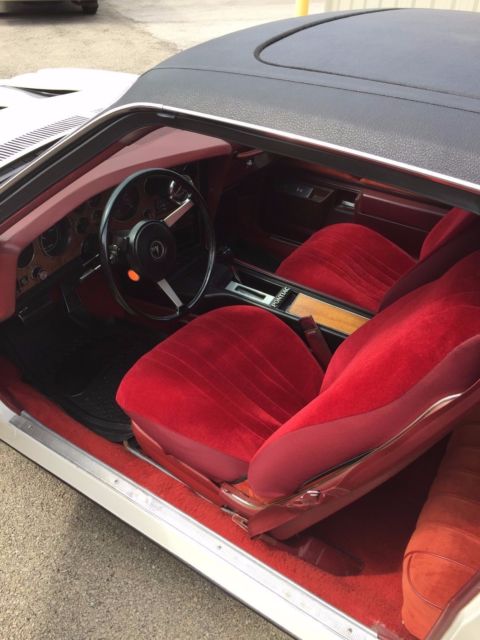 1975 White Pontiac Le Mans Coupe