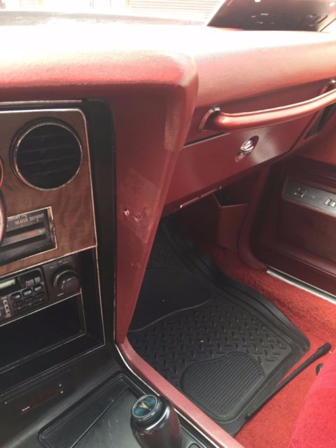 1975 White Pontiac Le Mans Coupe