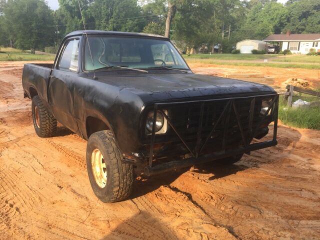 1975 Black Dodge Power Wagon
