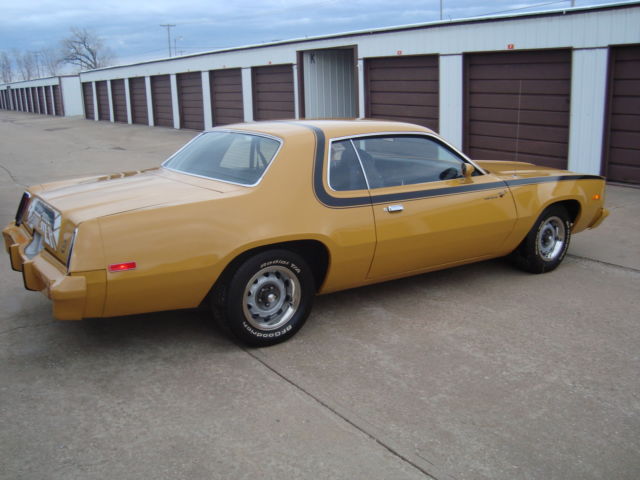 1975 Yellow Plymouth Road Runner Coupe
