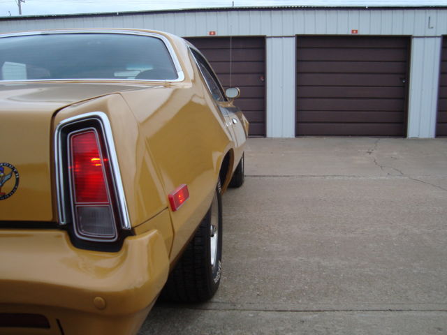 1975 Yellow Plymouth Road Runner Coupe