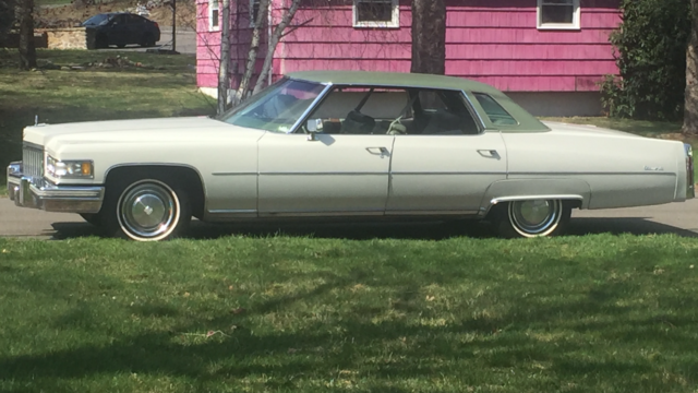 1975 Gray/green Cadillac DeVille Sedan