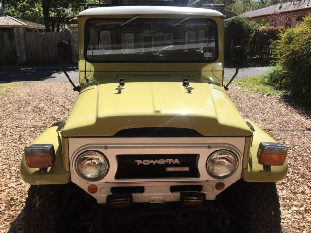 1975 Yellow Toyota FJ Cruiser SUV