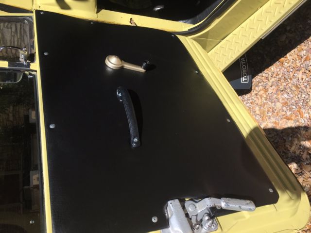 1975 Yellow Toyota FJ Cruiser SUV