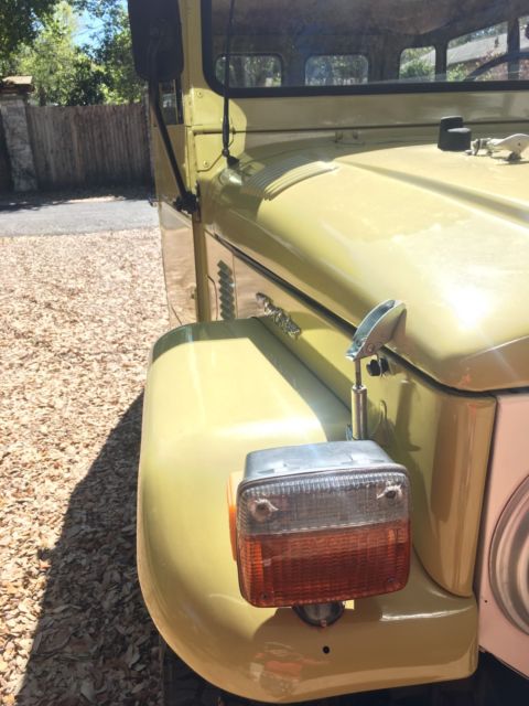 1975 Yellow Toyota FJ Cruiser SUV
