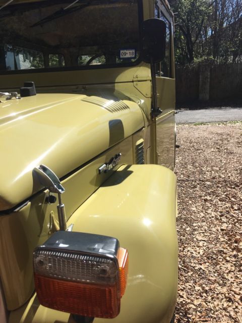 1975 Yellow Toyota FJ Cruiser SUV