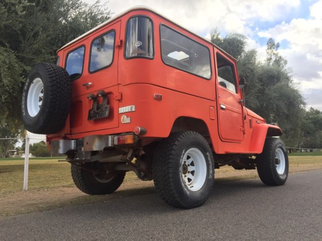 1975 Red Toyota FJ Cruiser SUV
