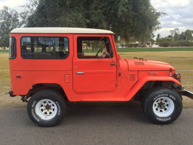 1975 Red Toyota FJ Cruiser SUV