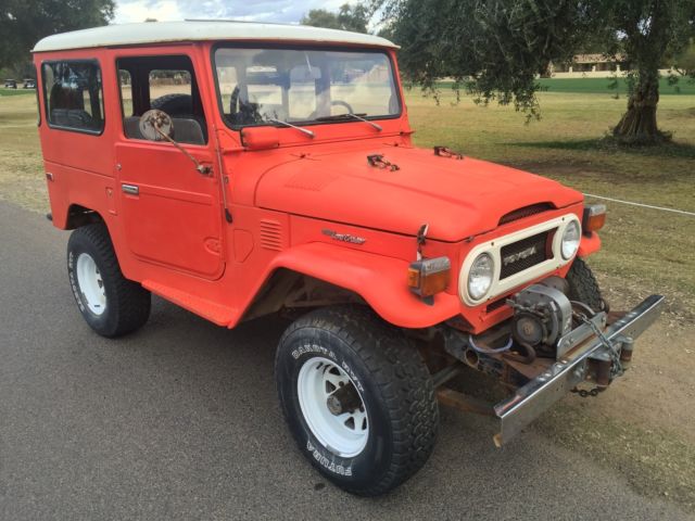 1975 Red Toyota FJ Cruiser SUV
