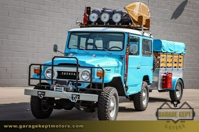 1975 Blue Toyota FJ Cruiser SUV