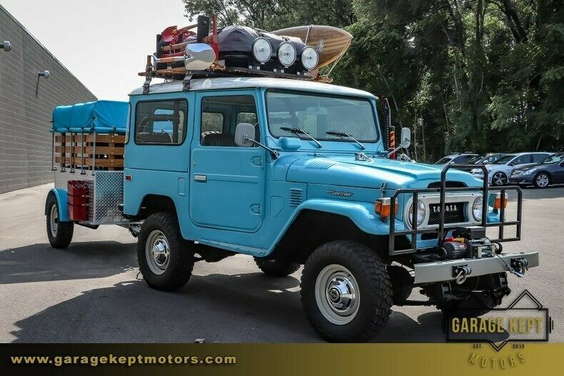 1975 Blue Toyota FJ Cruiser SUV
