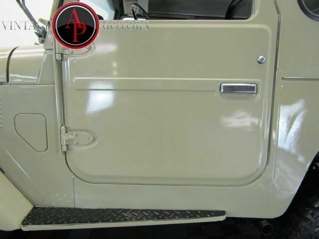 1975 Tan Toyota FJ Cruiser --