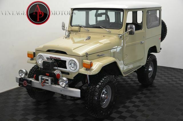 1975 Tan Toyota FJ Cruiser --