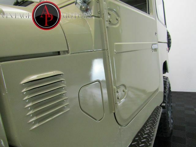 1975 Tan Toyota FJ Cruiser --