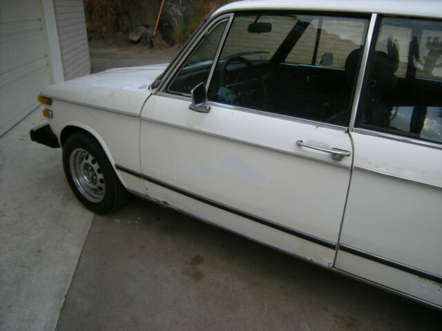 1976 White BMW 2002