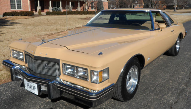 1976 Buckskin Buick Riviera 2 Door