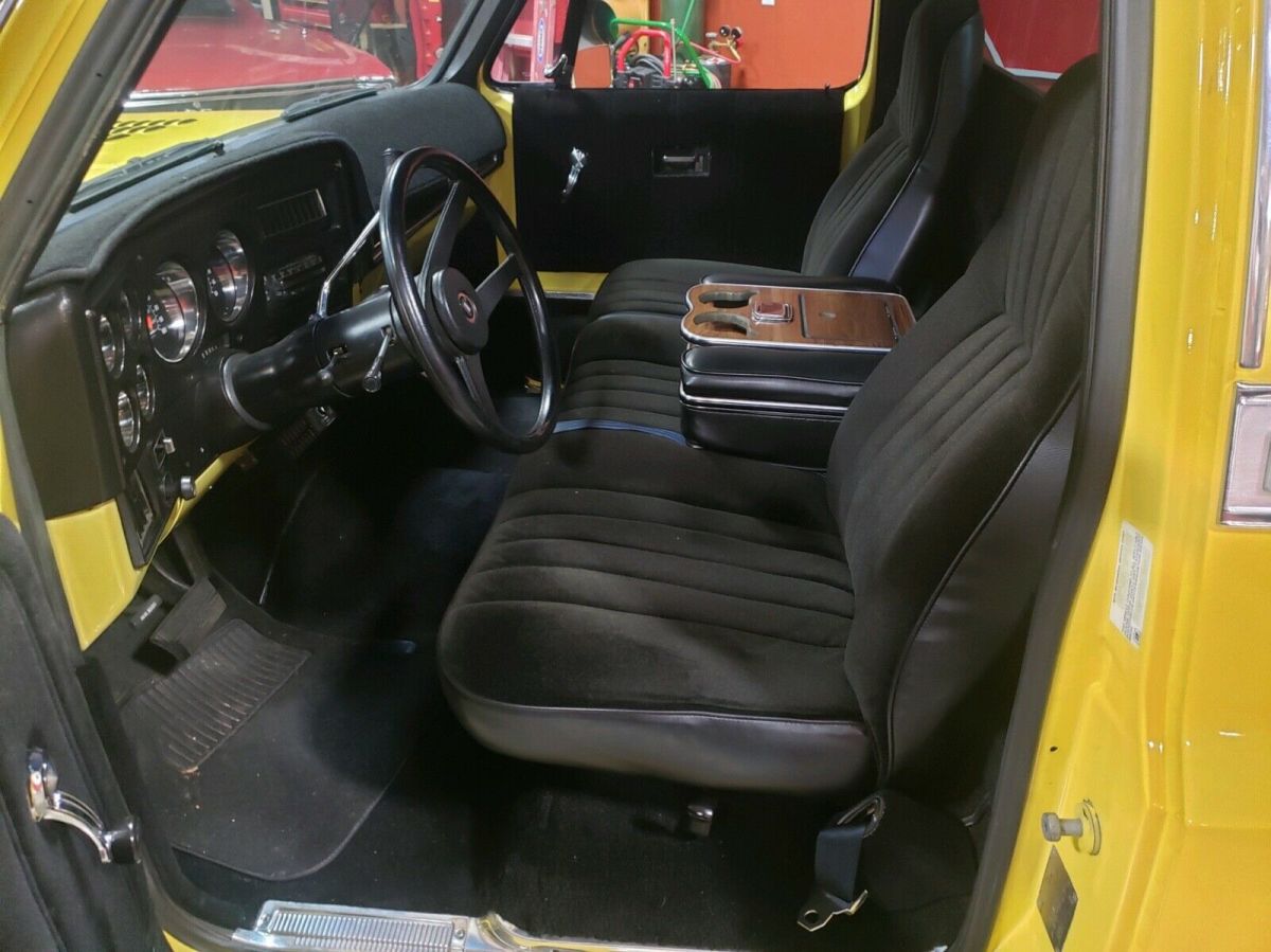 1976 Yellow Chevrolet C-10 Standard Cab Pickup