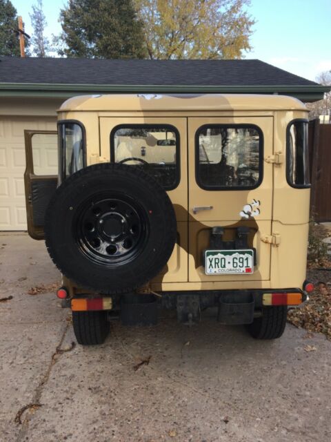 1976 Tan Toyota Land Cruiser