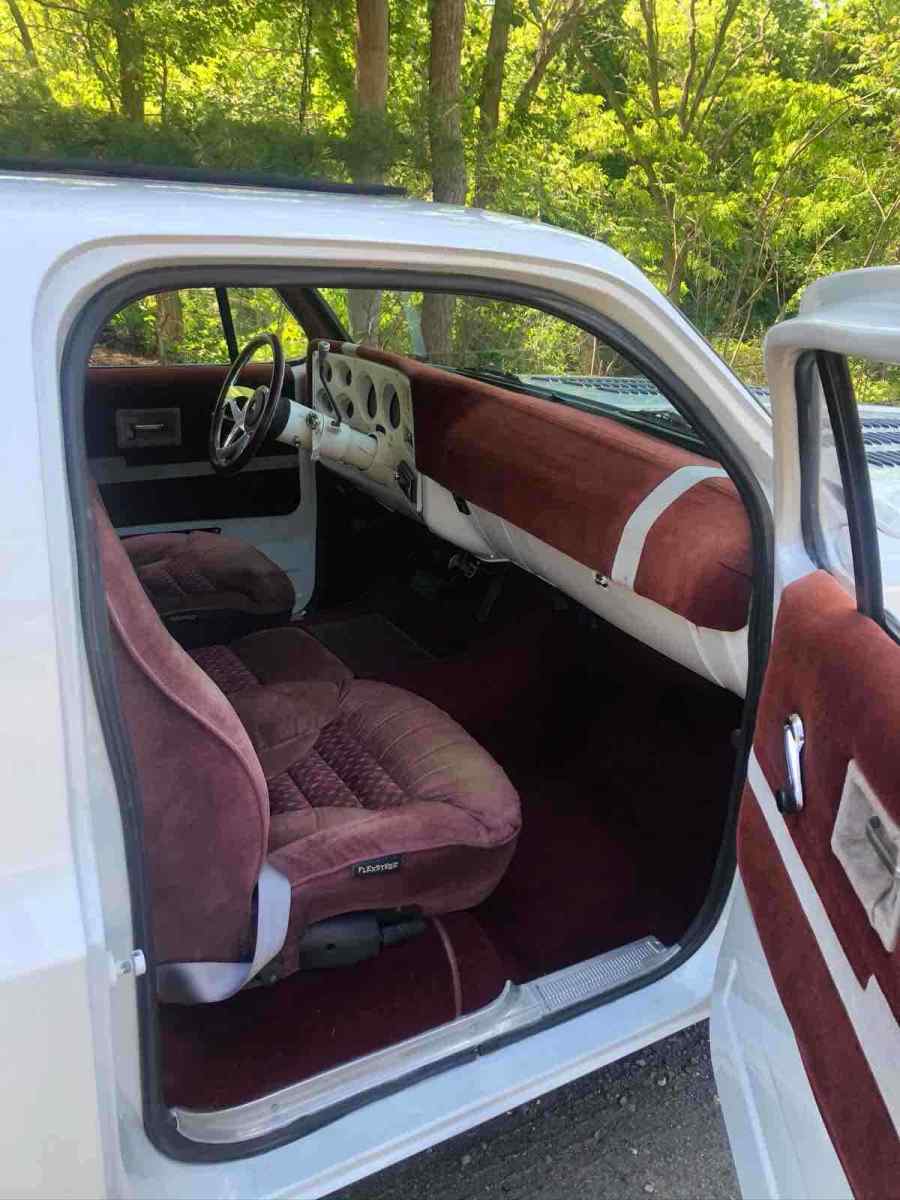 1976 White Chevrolet C10/K10 Pickup