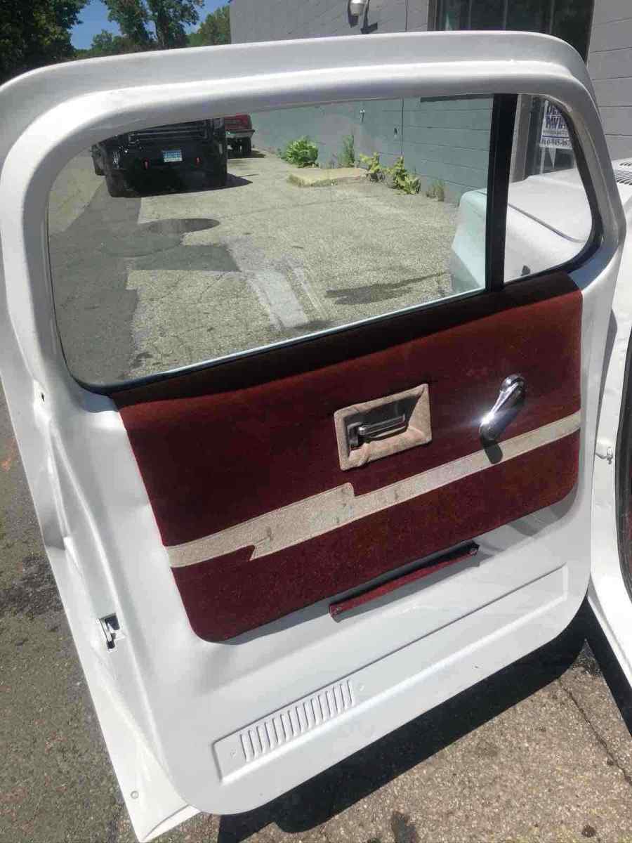 1976 White Chevrolet C10/K10 Pickup