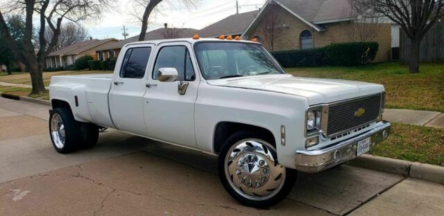 1976 White Chevrolet C30 Dually