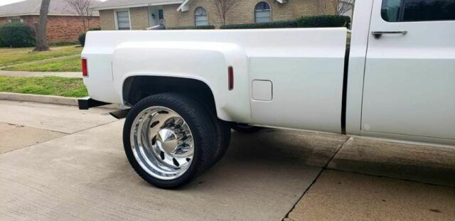 1976 White Chevrolet C30 Dually