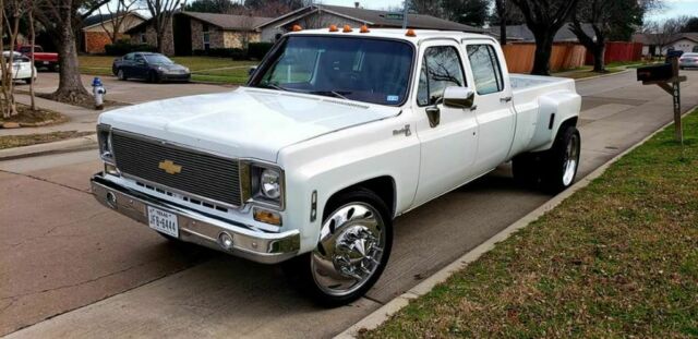 1976 White Chevrolet C30 Dually