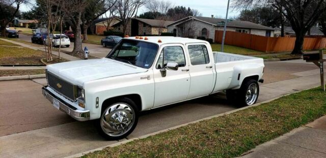 1976 White Chevrolet C30 Dually