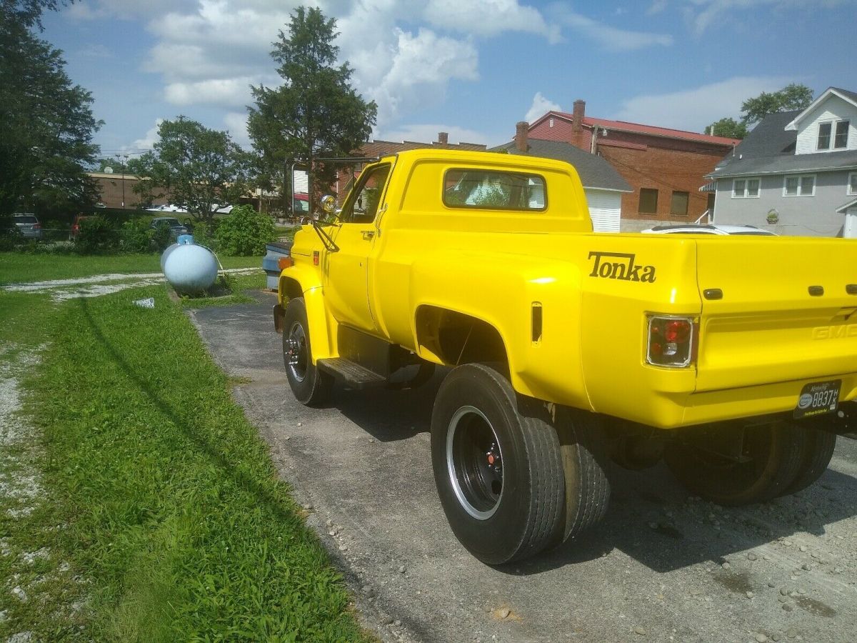 1976 Yellow Chevrolet C30/K30 Pickup