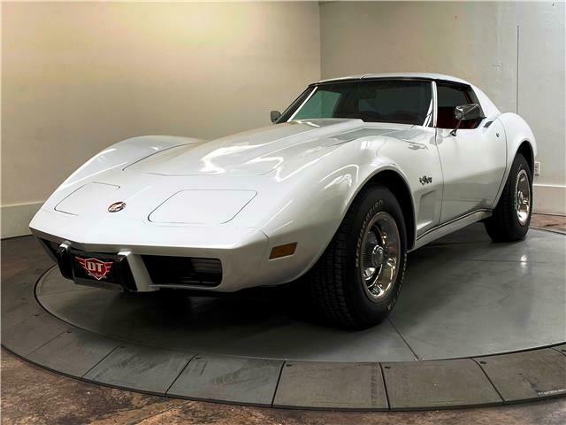 1976 White Chevrolet Corvette Coupe