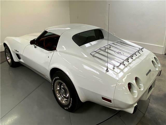 1976 White Chevrolet Corvette Coupe
